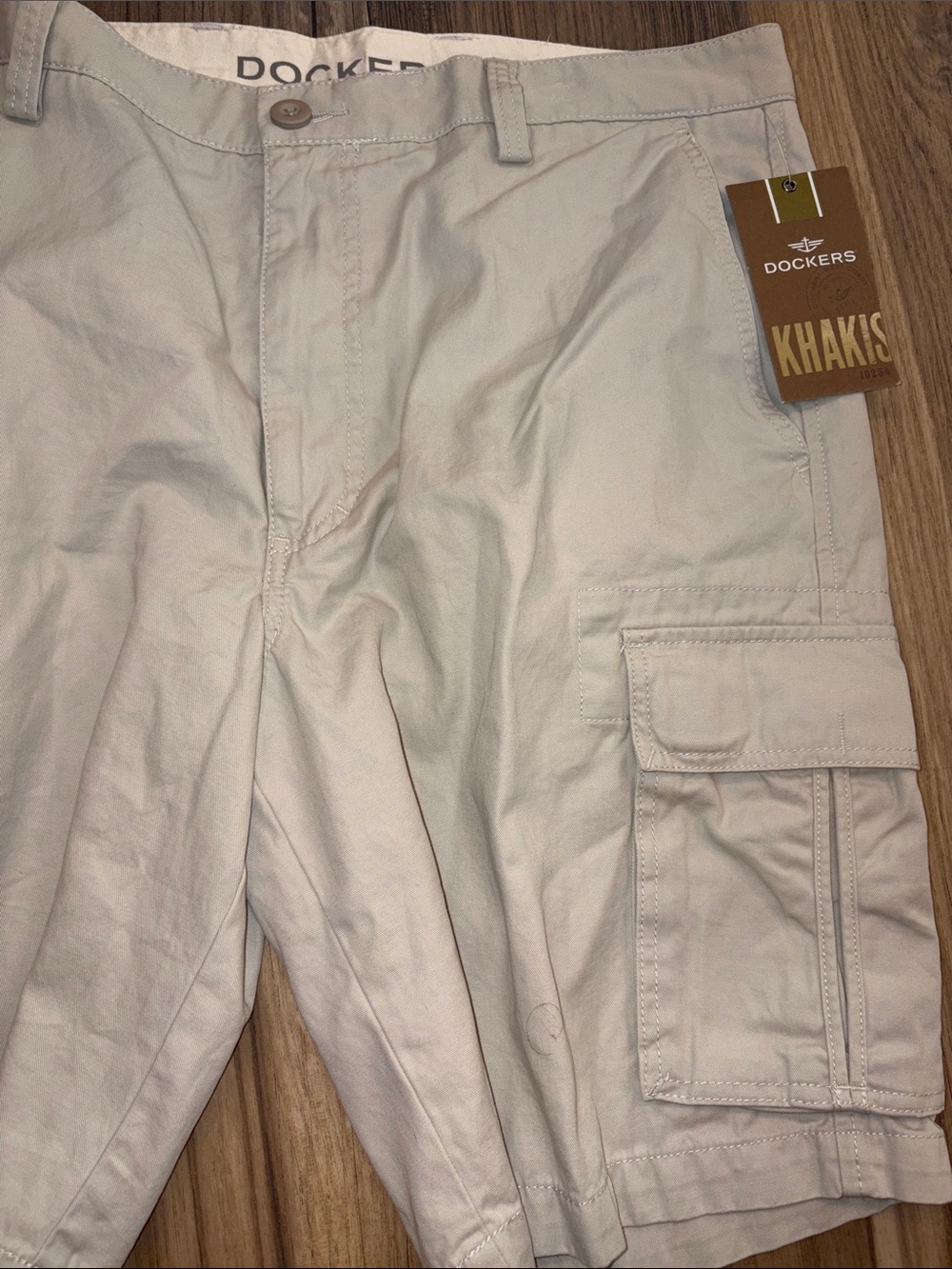 NWT Dockers Men's Size W36 Light Khaki Cargo Shorts - Beige/Tan - Picture 2 of 6